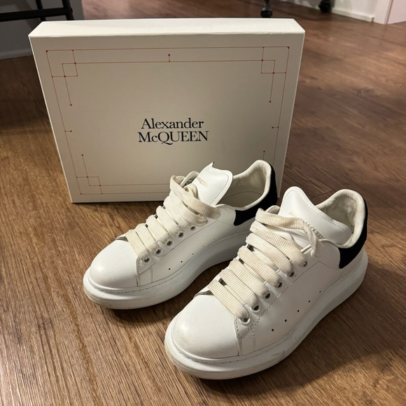 Alexander McQueen Shoes - Alexander McQueen Oversized sneaker